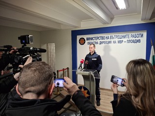 Престоят в аварийната лента на магистралата може да бъде изключително опасен