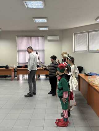 Коледарчета гостуваха на служителите от Шесто РУ в Пловдив