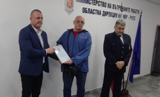 НИКОЛАЙ РАЧЕВ ОТ С. НИКОЛОВО ПОЛУЧИ ОФИЦИАЛНО ПРИЗА НА МВР ЗА ГРАЖДАНСКИЯ СИ ПРИНОС В РАБОТАТА НА ПОЛИЦИЯТА