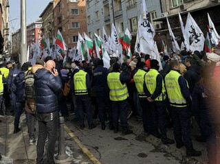 Служителите на СДВР осуетиха опит за сериозна провокация по време на нерегламентирано протестно шествие