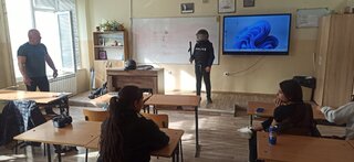 Обучение за оцеляване при въоръжено нападение се проведе в шуменско училище
