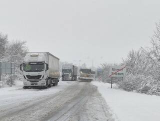 Блокирано е движението по път I-7 на входа на Шумен