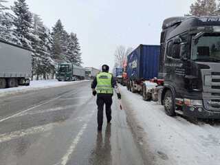 Блокирано е движението по път I-7 на входа на Шумен