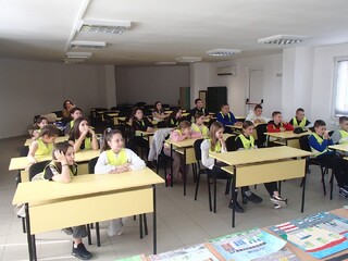 Ученици от Своге се запознаха с дейността на спешния телефон 112