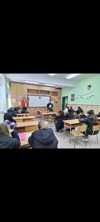 Продължават беседите на полицейските служители с ученици в рамките на Националната превантивна кампания на ГДНП против насилието под наслов „Никога повече“