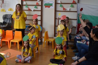 Полицейски служители журираха открит урок по пътна безопасност