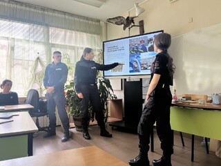 Курсанти от Академията на МВР посетиха гимназии в София, Пловдив и Варна