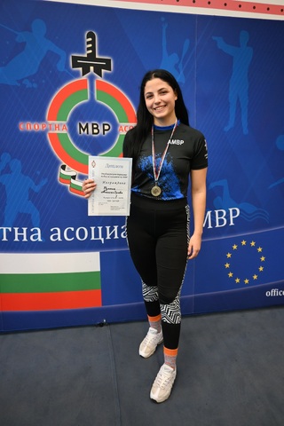 Първокурсничка от АМВР е първата жена-шампионка от Републиканското първенство по бокс за служители на МВР
