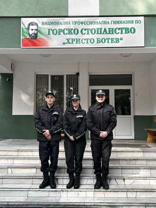 Курсанти от Академията на МВР представиха на гимназисти от гр. Велинград възможностите за обучение в двата факултета