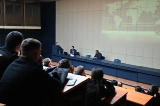 Опит и добри практики споделиха представители на Дипломатическата служба за сигурност към посолството на САЩ пред курсанти от АМВР