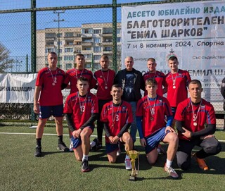 Отборът на АМВР се класира на трето място на Х-ото издание на благотворителния футболен турнир ,,Емил Шарков“