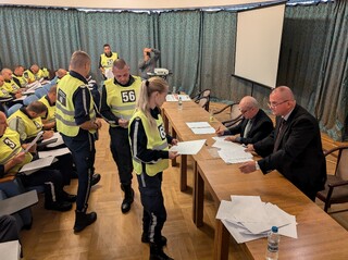 Теоретичният изпит по специализирана подготовка за пътни полицаи за поредна година беше проведен от служители на АМВР