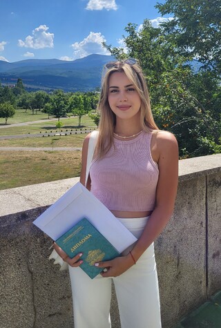 Мечтата на младите хора да имат отговорна, динамична и благородна професия събира пътищата им в Академията на МВР