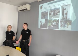 Възможностите за обучение и условията за кандидатстване в АМВР представиха наши курсанти пред ученици от гимназиалните класове