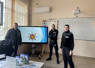 Наши курсанти посетиха училища в Сандански, Ямбол и Шабла
