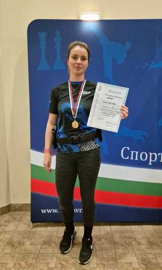 Точните мерници и бързите и решителни действия донесоха поредни успехи за представителния отбор по стрелба на АМВР