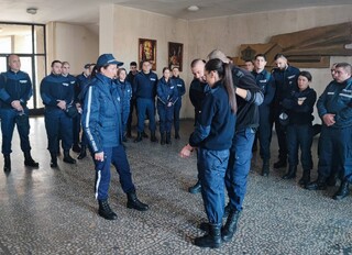 Полицаи от отдел „Охранителна полиция“ при ОД на МВР – Пазарджик взеха участие в практическо занятие със стажанти