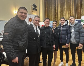 Как мога да стана полицай или пожарникар?