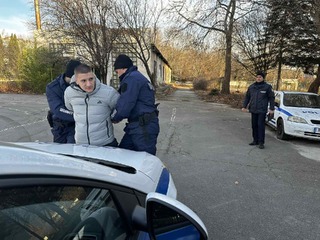 „Задържане, конвоиране и съпровождане на лица от полицейските органи“ беше темата на практическо занятие със стажанти в ЦСПП – Варна