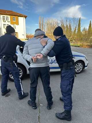 „Задържане, конвоиране и съпровождане на лица от полицейските органи“ беше темата на практическо занятие със стажанти в ЦСПП – Варна