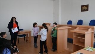 Със завидни знания и любознателност ни впечатлиха учениците от трети клас на 128 СУ, които гостуваха на Академията на МВР
