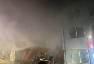 Дежурната смяна от Факултет ПБЗН взе участие в ликвидирането на пожар в жилищни постройки в района на жп гара Волуяк