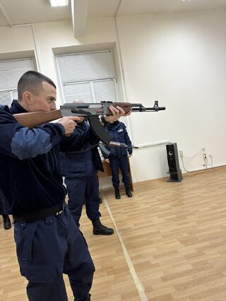 В нов модерно оборудван учебен кабинет в ЦСПП – Варна се провеждат първоначални обучения по стрелкова подготовка