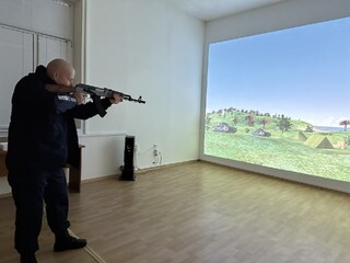 В нов модерно оборудван учебен кабинет в ЦСПП – Варна се провеждат първоначални обучения по стрелкова подготовка