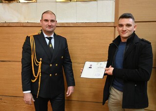 Зам.-министърът на вътрешните работи Ивелина Дундакова и зам. главният секретар на МВР гл. комисар Димитър Кангалджиев връчиха дипломите на студентите от випуск 2023 на АМВР