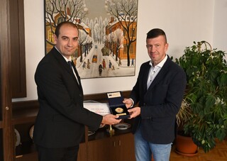 Да подариш изкуство – безценният подарък