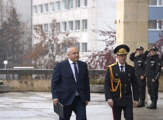 Церемония по връчване на дипломите на студенти се проведе в Академията на МВР