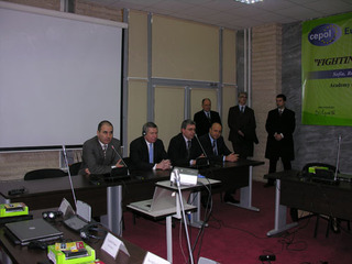 На 14.02.2012 г. в АМВР американският посланик Н.Пр. Джеймс Уорлик и министър Цветан Цветанов откриха семинар на тема „Първи действия при изследване на компютърни системи и разследвания на компютърни престъпления”