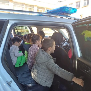 Пътни полицаи гостуваха на малчугани в търговищка детска градина