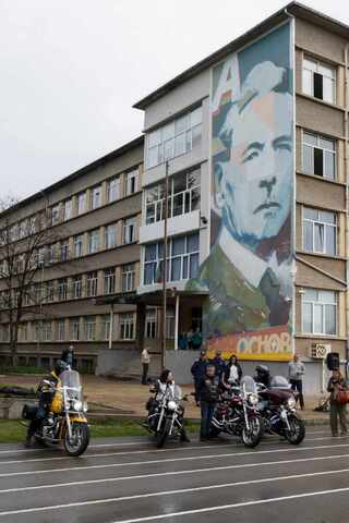 Среща-разговор и демонстрация на открито в двора на търговищка гимназия по темата за пътната безопасност