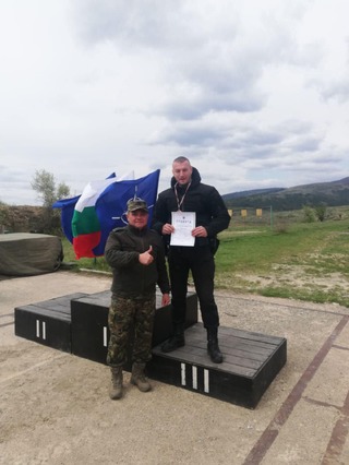 Сливенски полицаи с медали от състезание по стрелба