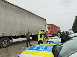 Специализирана операция за ролбарове и закриващи регистрационните номерата елементи