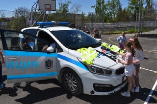 Полицейски служители проведоха беседа с бъдещи първокласници