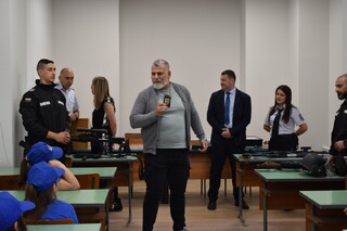 Ученици от Детско полицейско управление във В. Търново гостуваха на служителите от полицейското управление в областния град
