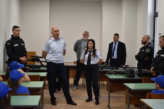 Ученици от Детско полицейско управление във В. Търново гостуваха на служителите от полицейското управление в областния град
