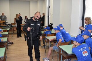 Ученици от Детско полицейско управление във В. Търново гостуваха на служителите от полицейското управление в областния град