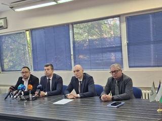 Седем лекари са задържани за участие в схема за издаване на фиктивни трудови здравни книжки и направления за специализирани изследвания в Пловдив и областта