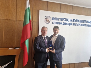 Директорът на СДВР връчи почетни медали „България в Шенген“