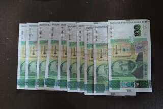Полицаи от столичното Седмо РУ откриха и иззеха флакони с райски газ, неистински банкноти и различни наркотични вещества