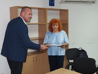 Наградиха с почетен знак на МВР дългогодишна служителка на ОДМВР - Русе в експертно-криминалистическата дейност