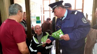 Полицейски слижители от РУ- Нови пазар с беседи за телефонните измами