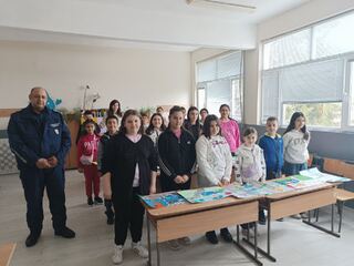Отличени са творбите на ученици от Каолиново в конкурса " Аз и детското полицейско управление"
