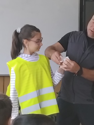 Проверки със служителите от Пътна полиция и оказване на първа долекарска помощ са сред занятията на Детските полицейски управления