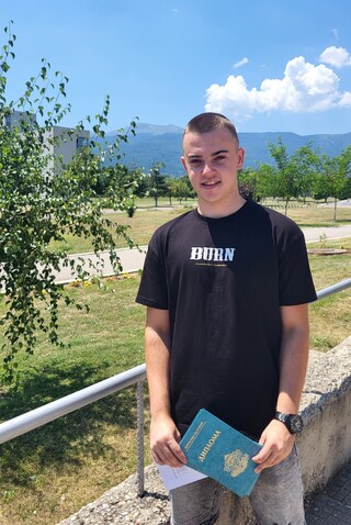 Първи от самото начало и все по-високо устремени: първокурсниците от АМВР