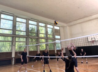 Традиционният турнир „Купата на ректора“ продължи със състезание по волейбол