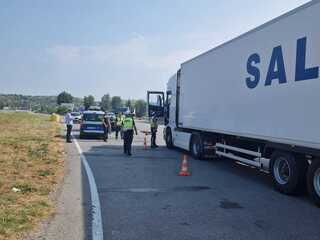 Съвместни проверки по линия на пътната безопасност от служители на сектор „Пътна полиция“ при ОДМВР-Благоевград, ТОЛ-Управление при АПИ и областен отдел „Автомобилна администрация“